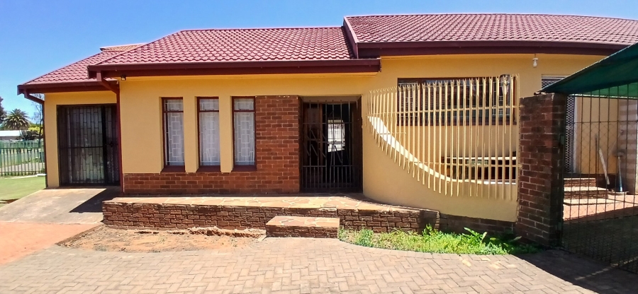 4 Bedroom Property for Sale in Uitsig Free State